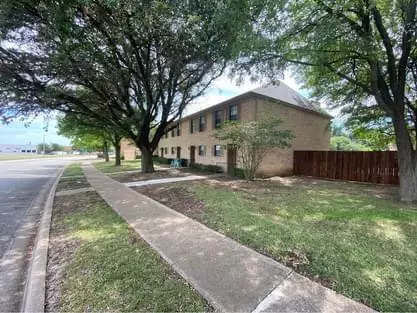 7401 Kingswood Drive #4, Fort Worth, TX 76133