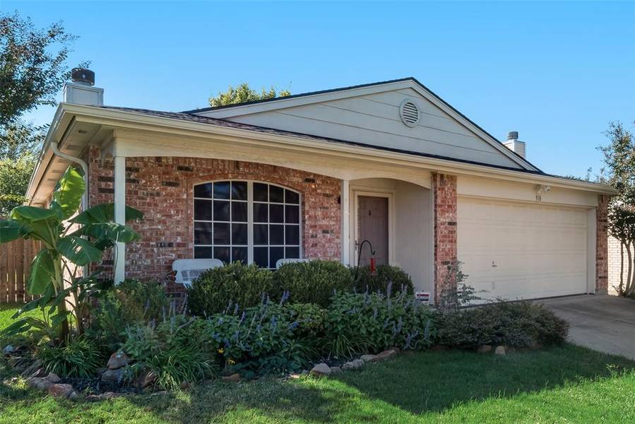 518 Berryhill Drive, Mansfield, TX 76063