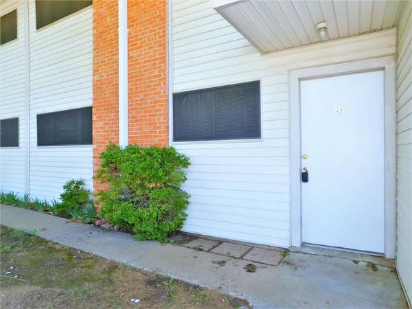 401 Betchan Street #2A, Lake Dallas, TX 75065