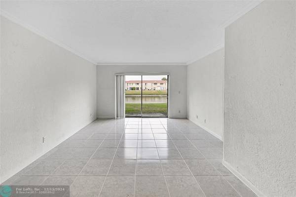 10149 Twin Lakes Dr  #2-B, Coral Springs, FL 33071