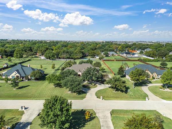 305 Spring Grove Drive, Waxahachie, TX 75165