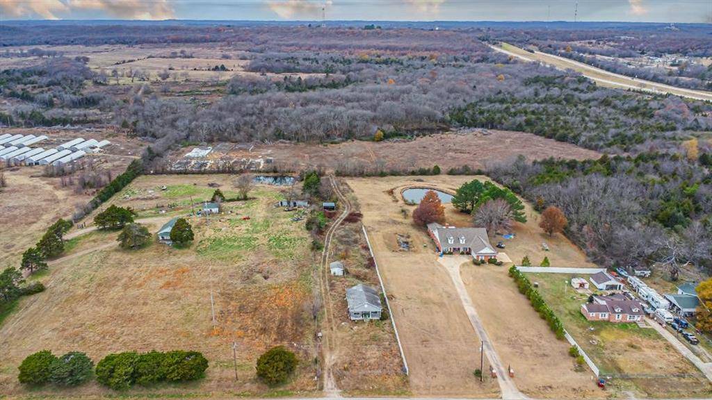 10015 S Bryant Road, Henryetta, OK 74437