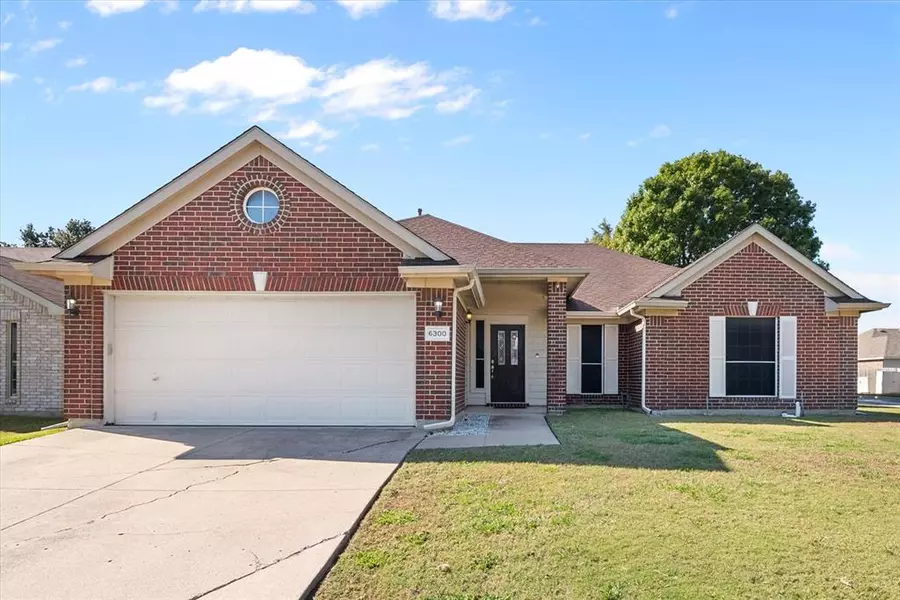 6300 Woolwich Drive, Arlington, TX 76001