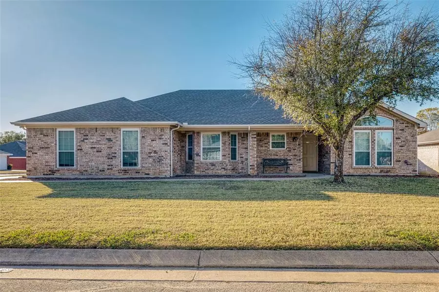 420 Dakota Drive, Joshua, TX 76058