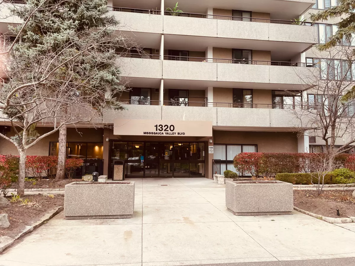 Peel, ON L5A 3S9,1320 Mississauga Valley BLVD #812