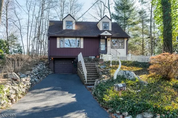 41 Lakeside Trl, Kinnelon Boro, NJ 07405