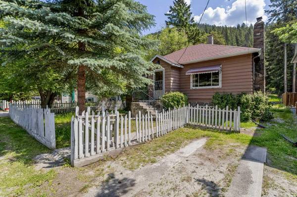 404 Otter ST, Banff, AB T1L1E3