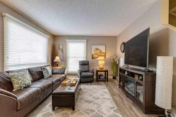 Calgary, AB T2J 6M6,231 Deerpoint LN SE