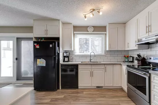 Calgary, AB T2J 6M6,231 Deerpoint LN SE