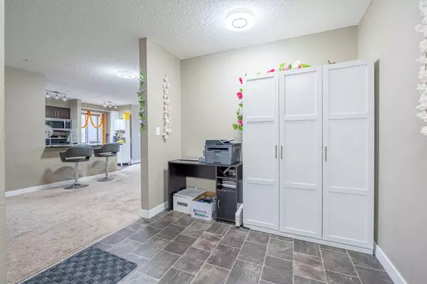 Calgary, AB T3J 0S3,15 Saddlestone WAY NE #218