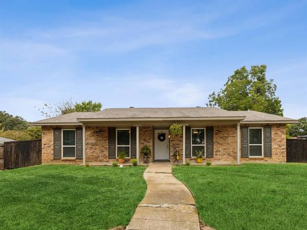 1917 Chamberlain Drive, Carrollton, TX 75007