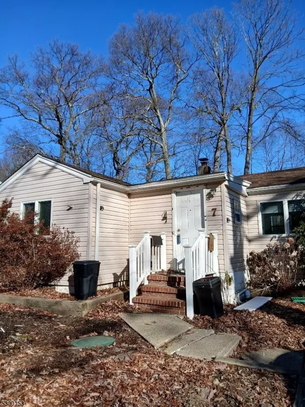 7 Pine St, Jefferson Twp., NJ 07849