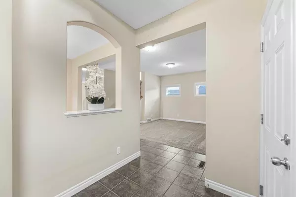 Calgary, AB T3J5J4,133 Saddleland Close NE