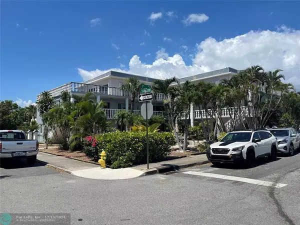 Lake Worth Beach, FL 33460,201 S Lakeside Dr  #2