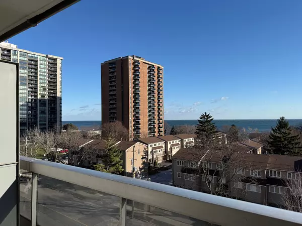 Oakville, ON L6L 5K1,2263 Marine DR #607