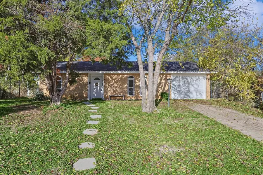 158 Eastwood Place, Lewisville, TX 75067