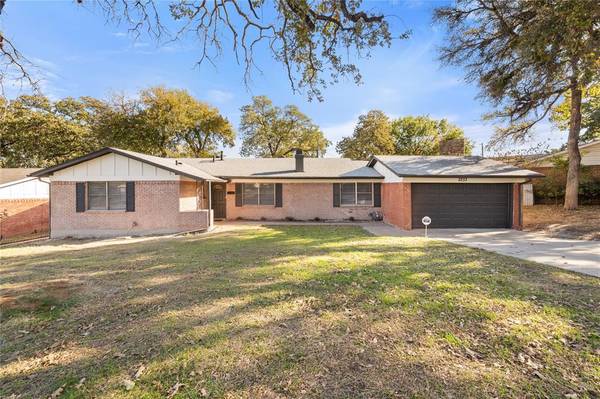 2233 Lucas Drive, Fort Worth, TX 76112