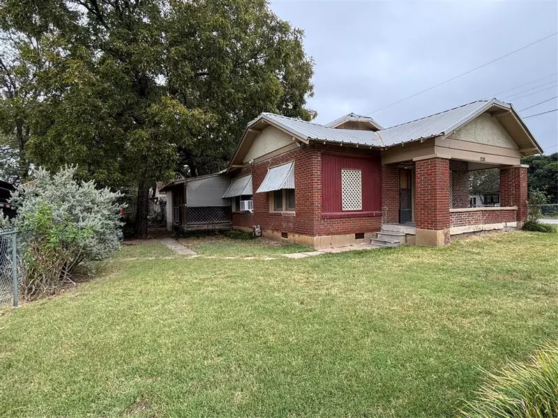 1216 3rd Street, Brownwood, TX 76801