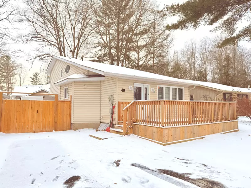 40 Savarin ST, Wasaga Beach, ON L9Z 2N8