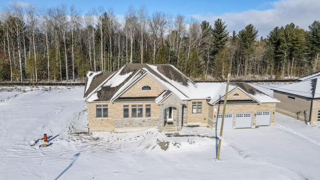 28 Cottonwood ST, Springwater, ON L9X 2E5