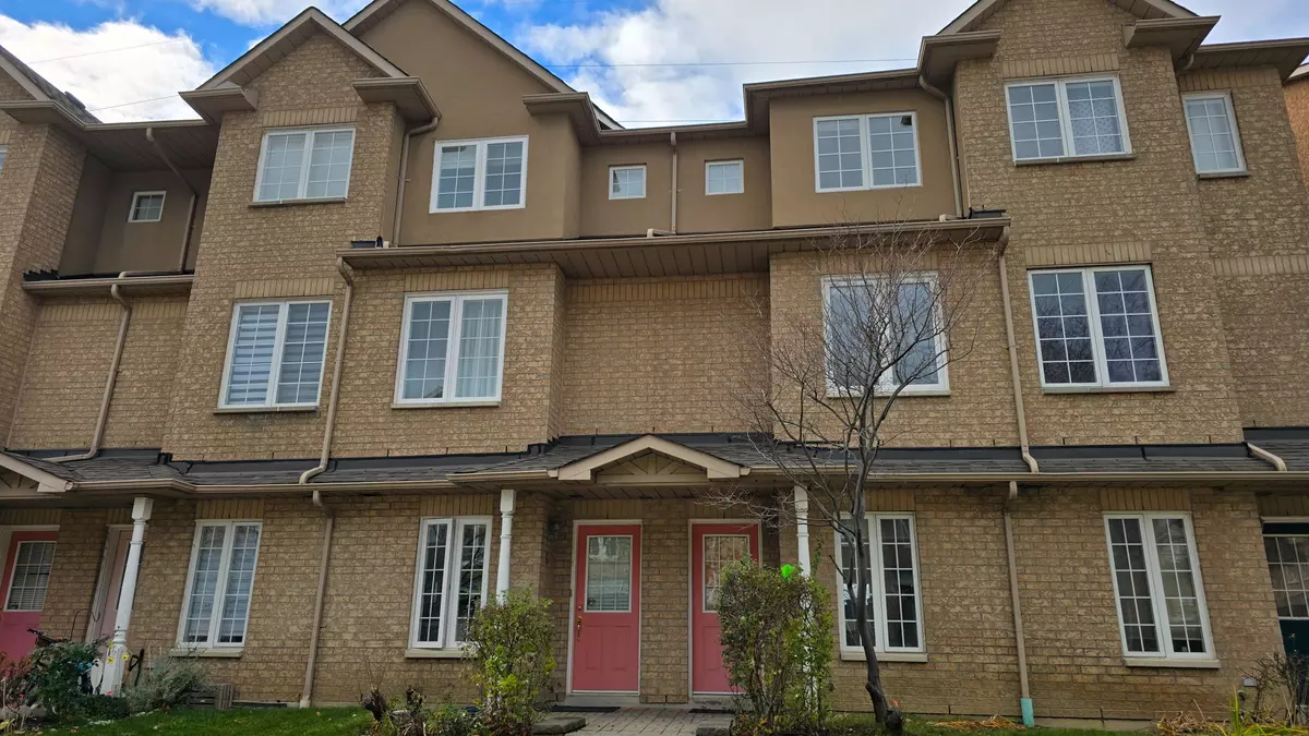 Markham, ON L3R 4E8,2 St Moritz WAY #6