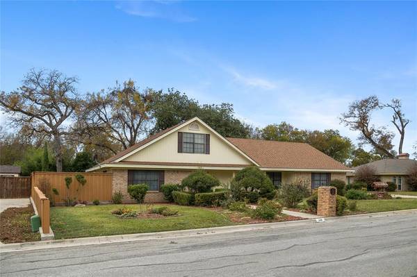 106 Quail Run, Brownwood, TX 76801