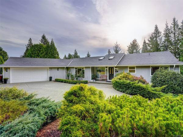 8607 Sansum Park Dr, North Saanich, BC V8L 4W8