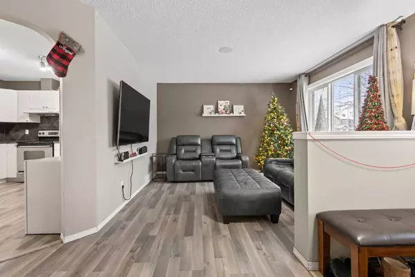 Calgary, AB T3J 5M3,16 Saddlebrook PL Northeast