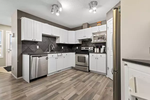 Calgary, AB T3J 5M3,16 Saddlebrook PL NE