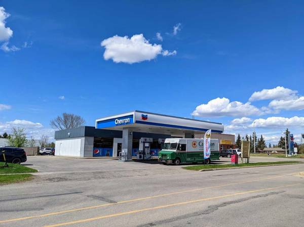 140 Erickson DR, Red Deer, AB T4R2C3