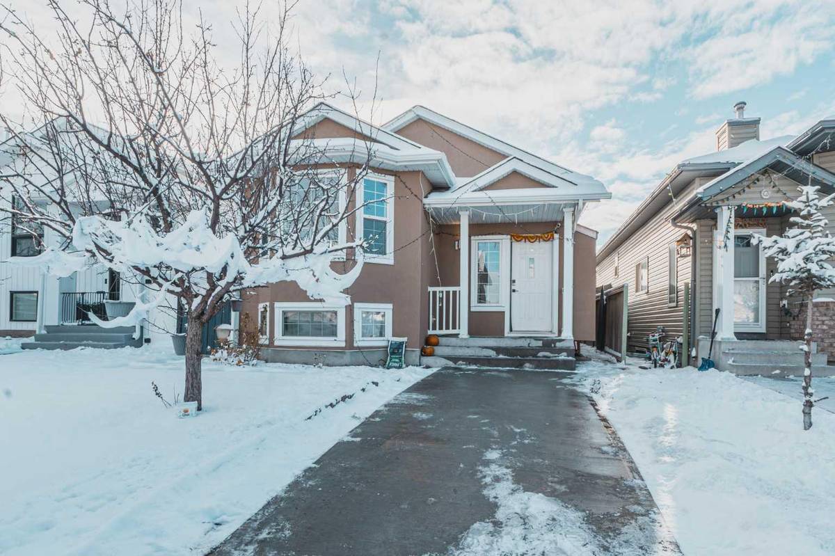 Calgary, AB T3J 4L6,176 Martinvalley CRES Northeast