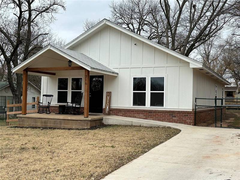 716 Johnson Street, Meeker, OK 74855