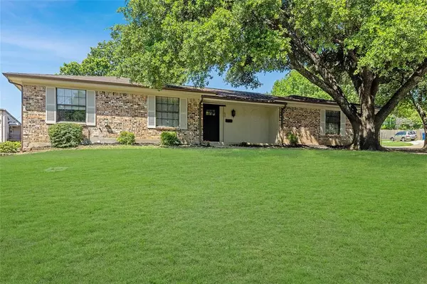 Burleson, TX 76028,633 NW Chisholm Road