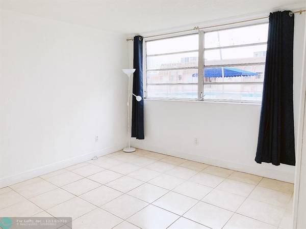 North Miami Beach, FL 33162,16400 NE 17th Ave  #108