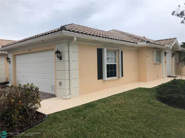 8753 SE Retreat Dr, Hobe Sound, FL 33455