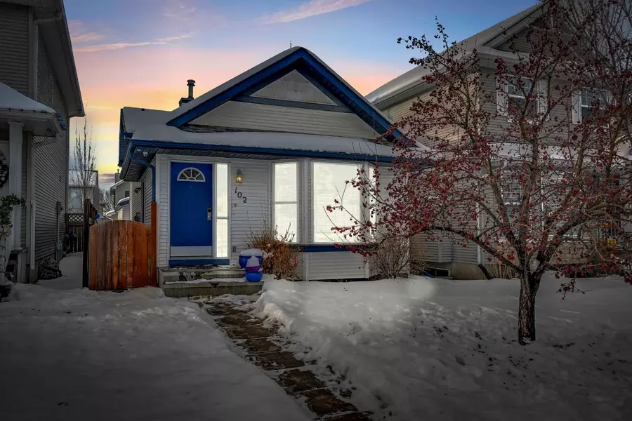 102 Cranberry SQ Southeast, Calgary, AB T3M 1J5