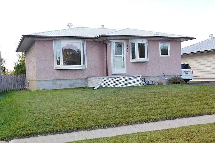 Claresholm, AB T0L 0T0,335 48 AVE West