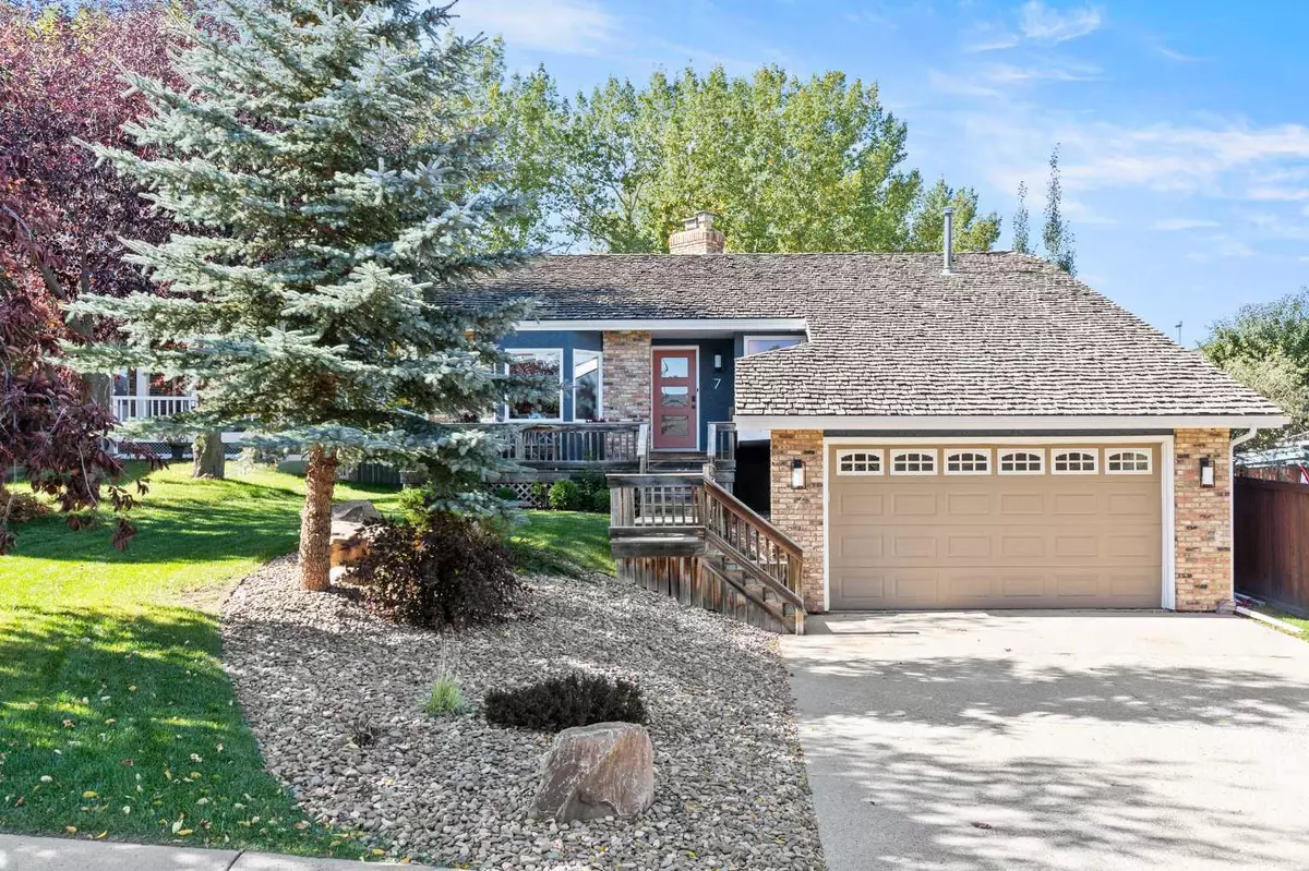 Calgary, AB T3A 3S9,7 Edcath CT NW