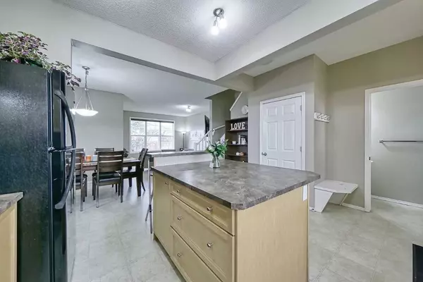 Calgary, AB T3K 6B2,3 Covemeadow Close NE