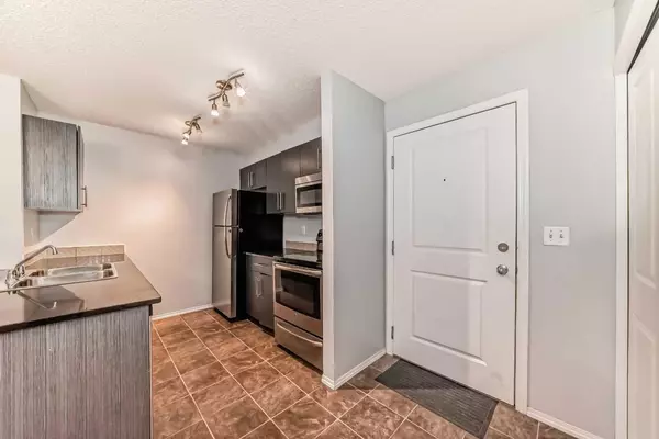 Calgary, AB T3J 0S2,5 Saddlestone WAY Northeast #204