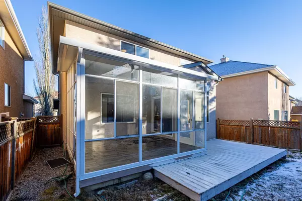 Calgary, AB T3A 6A8,13 Edgeridge Mews NW