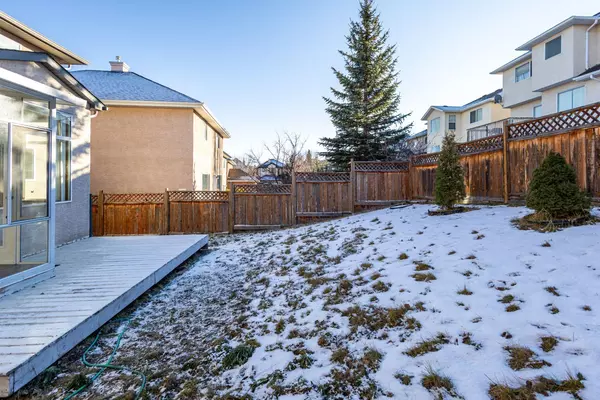 Calgary, AB T3A 6A8,13 Edgeridge Mews NW