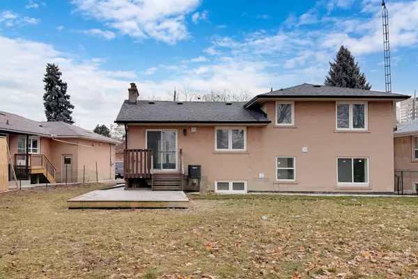 Toronto C14, ON M2M 2A3,6 Deering CRES #Bsmt