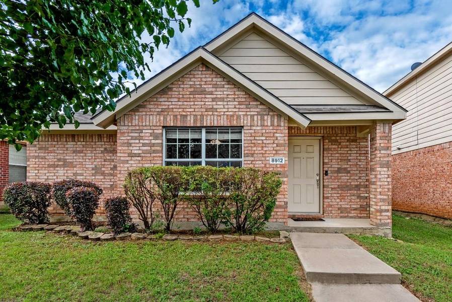 8912 Eastwood Avenue, Cross Roads, TX 76227