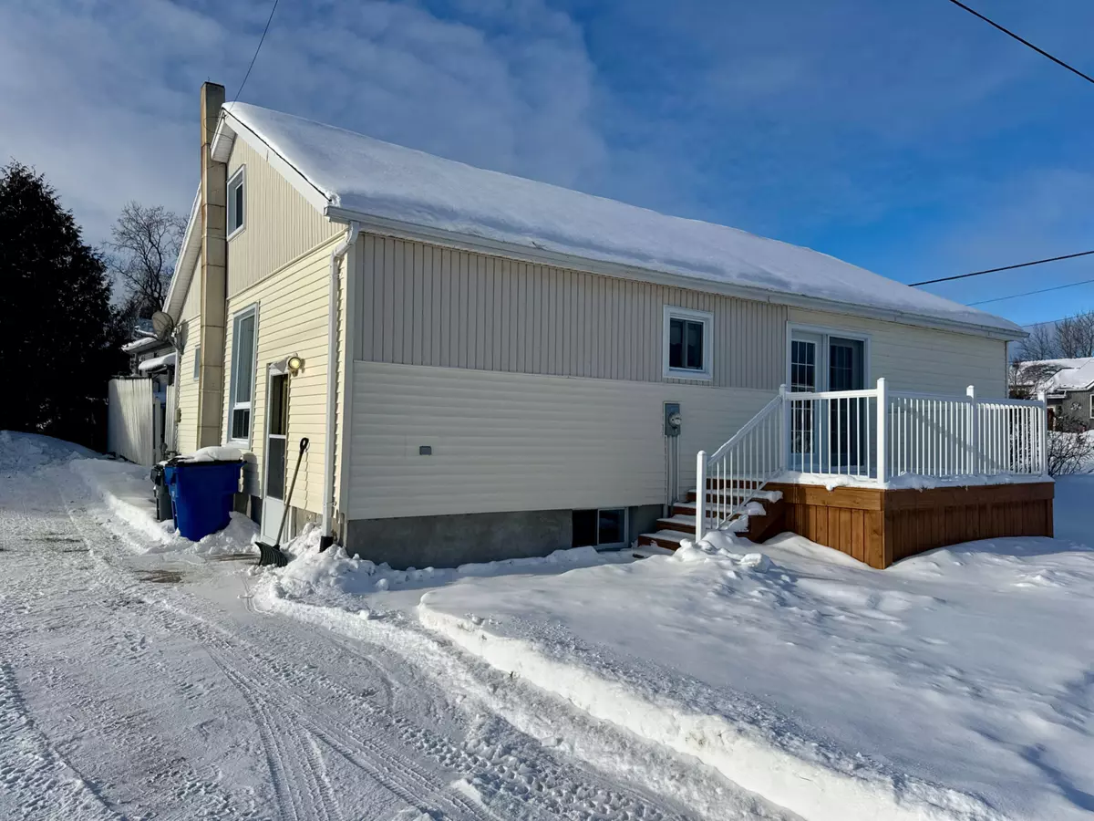 Temiskaming Shores, ON P0J 1R0,399 Lakeview AVE