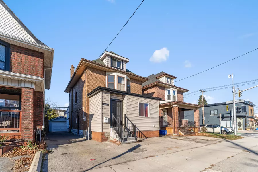 43 Gage AVE #UPPER, Hamilton, ON L8L 6Z5