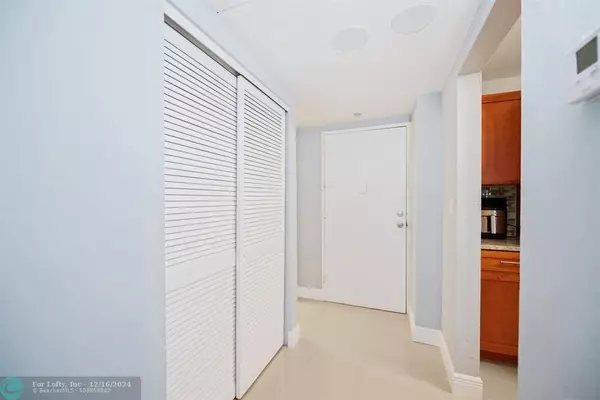 Sunny Isles Beach, FL 33160,19380 Collins Ave  #506