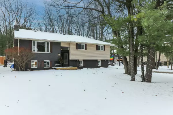 109 Knox RD W, Wasaga Beach, ON L9Z 2A8