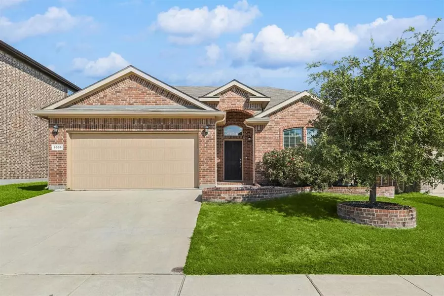 9009 Bronze Meadow Drive, Fort Worth, TX 76131