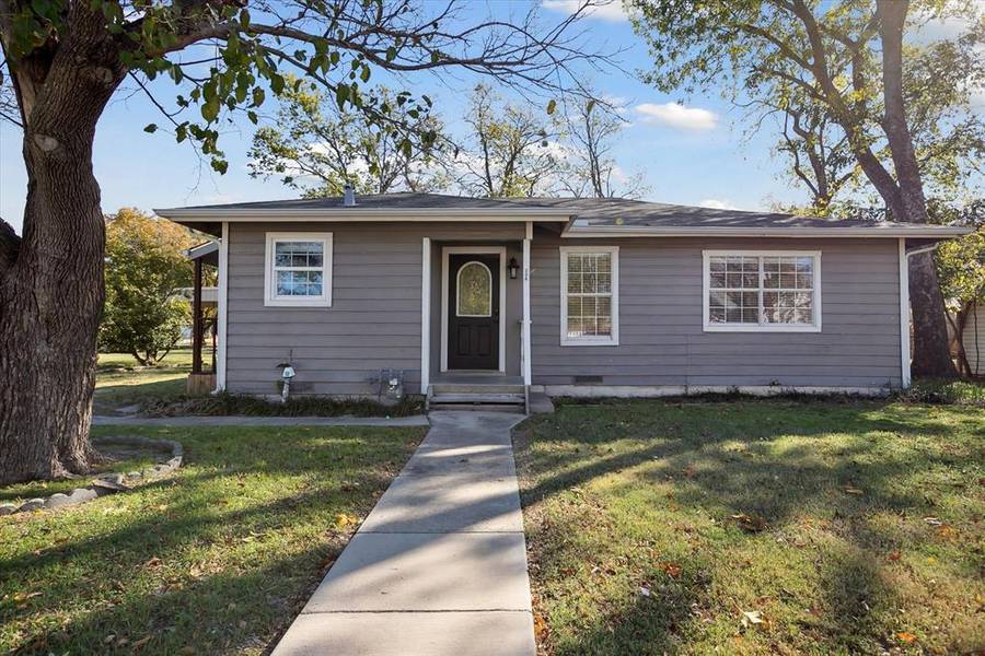 306 N Walnut Street, Roanoke, TX 76262